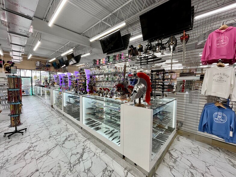 More Photos Of 4392 NE Ocean Blvd, Jensen Beach Storefront Retail Office For Lease