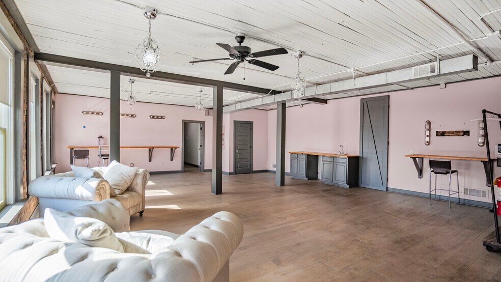 More Photos Of 3840 Highway 42, Locust Grove Restaurant For Sale