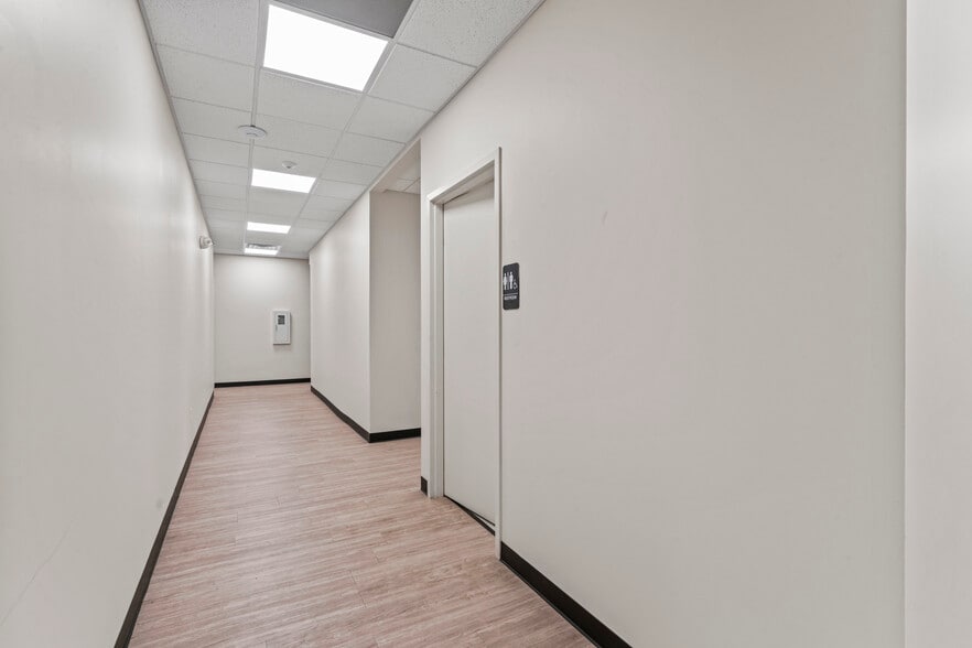 More Photos Of 4600 E Martha Truman Rd, Grandview Warehouse For Lease