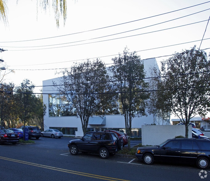More Photos Of 660 Steamboat Rd, Greenwich Office For Lease