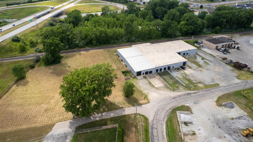 More Photos Of 2371 N Rainbow Dr, Warsaw Warehouse For Sale