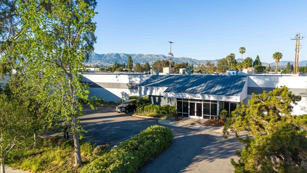 More Photos Of 9362 Eton Ave, Chatsworth Warehouse For Lease