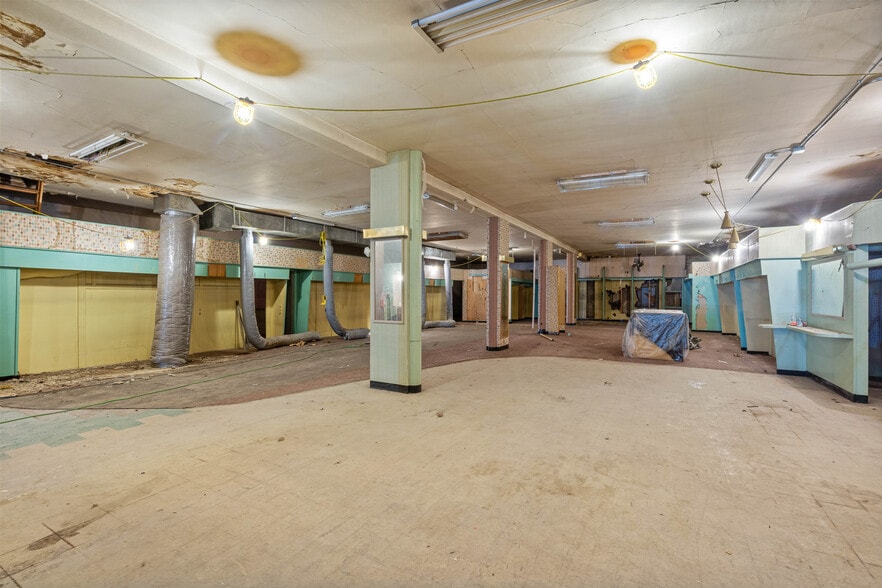 More Photos Of 1309 Tower Ave, Superior Restaurant For Sale