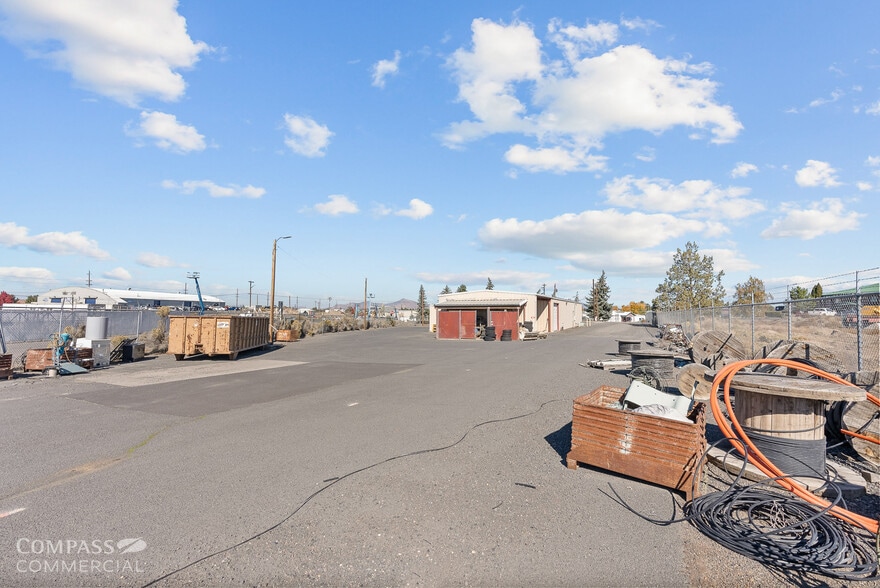 More Photos Of 498 SW Veterans Way, Redmond Industrial For Sale