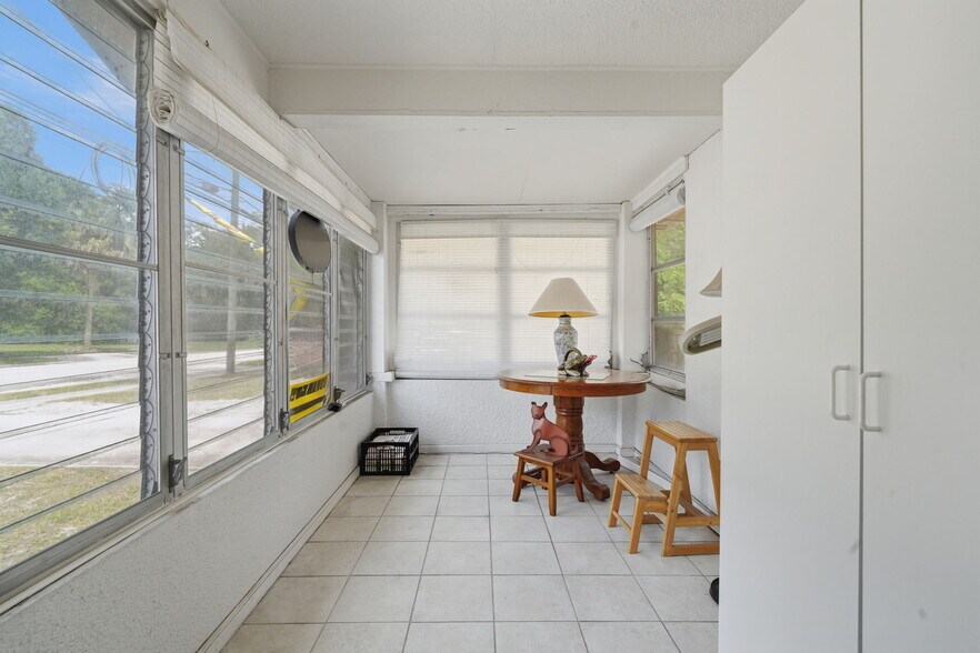 More Photos Of 718 E New York Ave, Deland Specialty For Sale