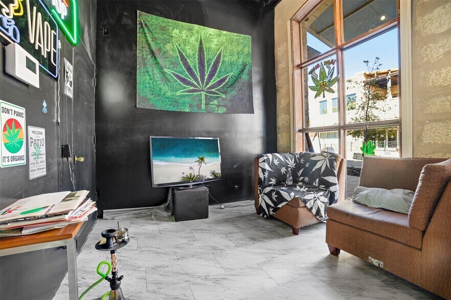 More Photos Of 923 Tx-332-loop, Liberty Hill Storefront Retail Residential For Sale