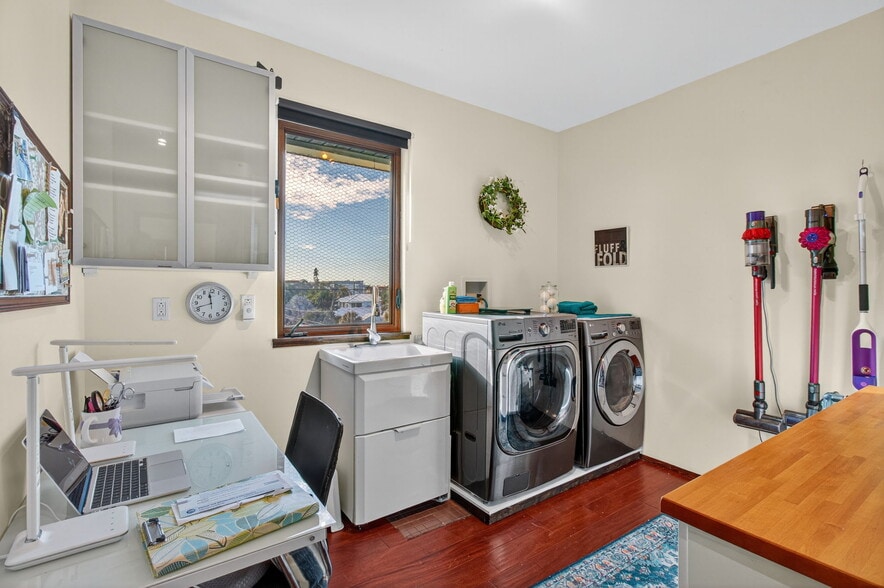 More Photos Of 5657 Shore S blvd, Gulfport Specialty For Sale