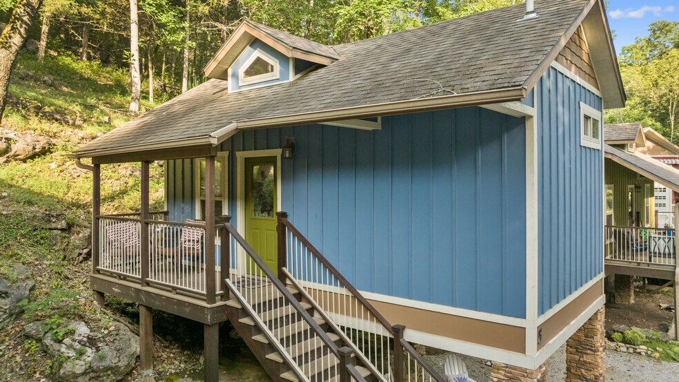 More Photos Of 275 N Main St, Eureka Springs Hotel For Sale