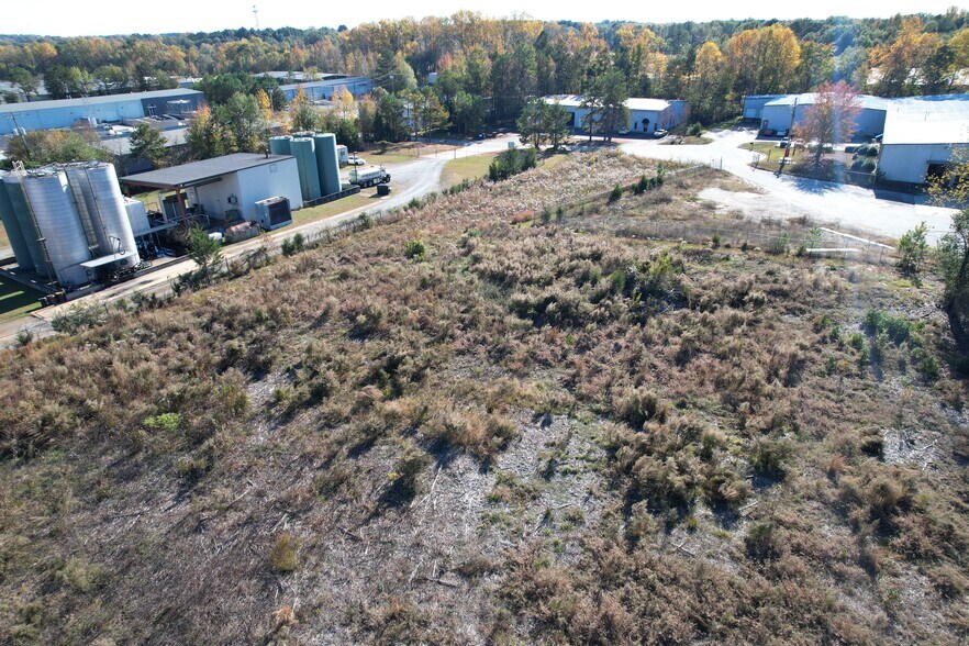 More Photos Of 16 Geneva Ct, Greenville Warehouse For Lease