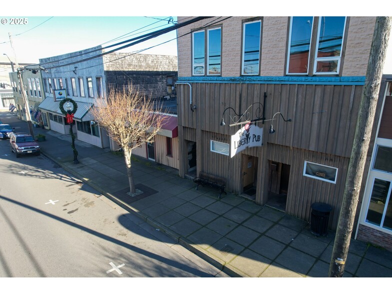 More Photos Of 2043 Sherman Ave, North Bend Bar For Sale
