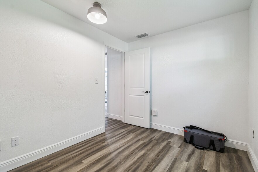 More Photos Of 5445 6th St, Zephyrhills Medical For Sale