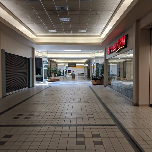 More Photos Of 96 Daniel Webster Hwy, Belmont General Retail For Lease