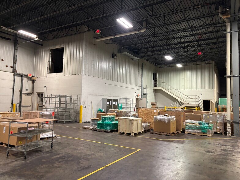 More Photos Of 5900 Pennsylvania Ave, Maple Heights Distribution For Lease