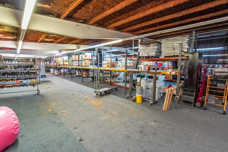 More Photos Of 960 French Rd, Cheektowaga Light Distribution For Sale