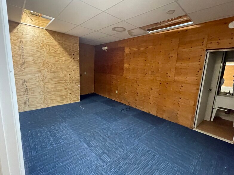 More Photos Of 63 Myron St, West Springfield Freestanding For Lease