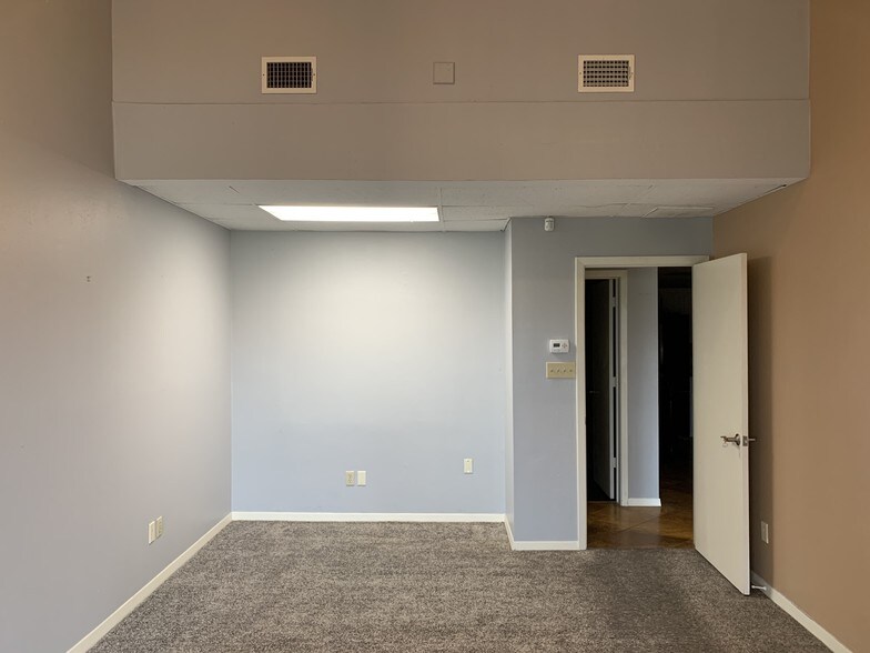 More Photos Of 14339 Torrey Chase Blvd, Houston Loft Creative Space For Lease