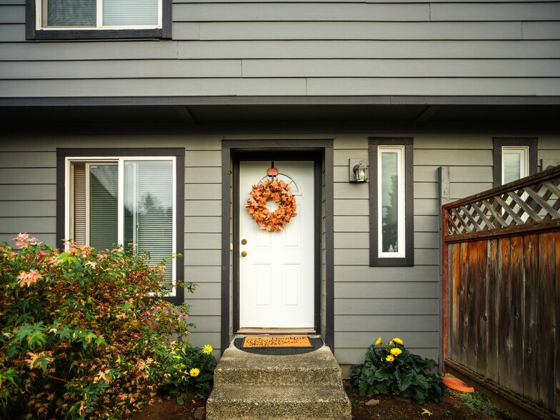 More Photos Of 582 S Maple St, Canby Apartments For Sale