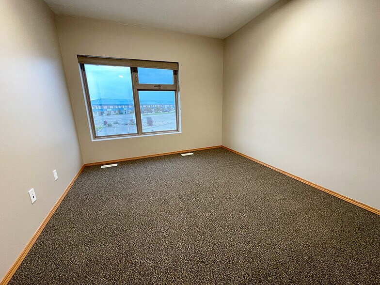 More Photos Of 7471 Edgar Industrial Bnd, Red Deer Warehouse For Lease