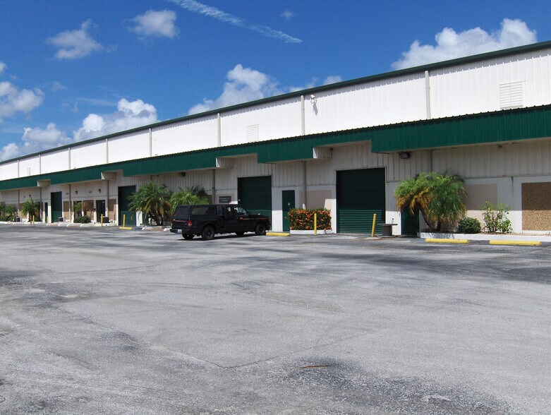 Primary Photo Of 5422-5432 W Crenshaw St, Tampa Unknown For Lease