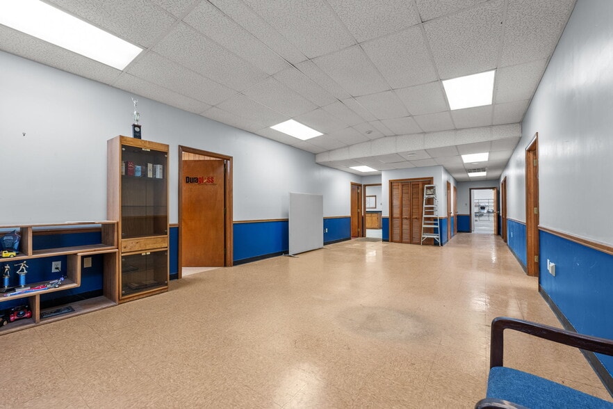 More Photos Of 2245 A Air Park Dr, Burlington Warehouse For Lease