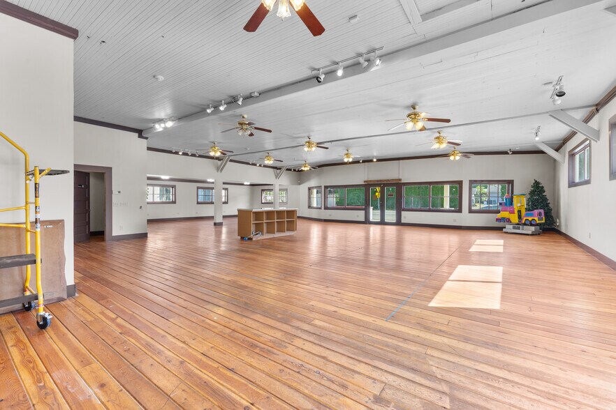 More Photos Of 14120 Sr 165 E, Buckley General Retail For Sale