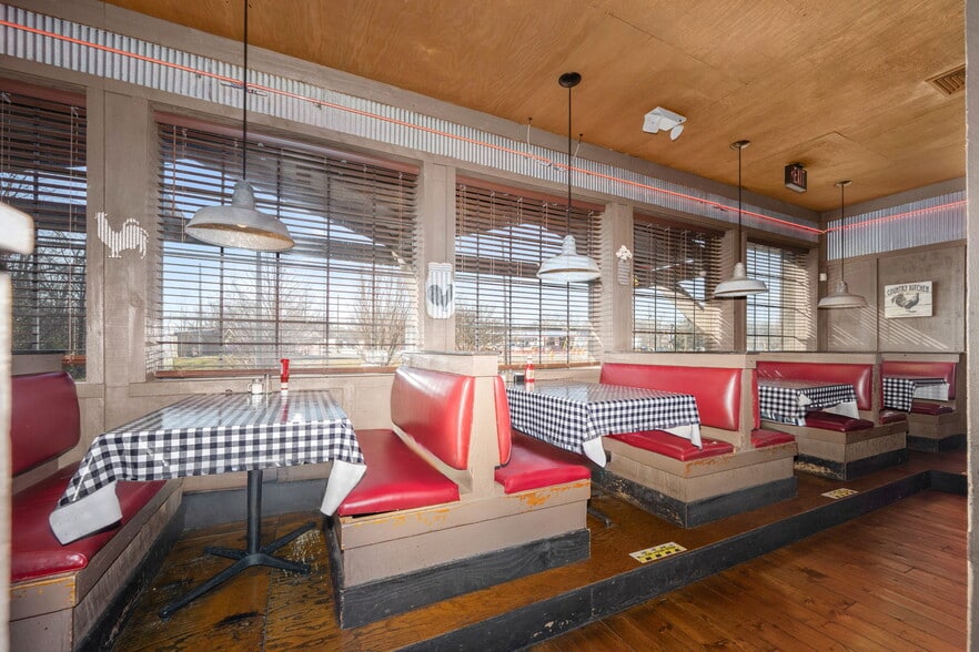 More Photos Of 413 Wilson Ave, Tullahoma Restaurant For Sale