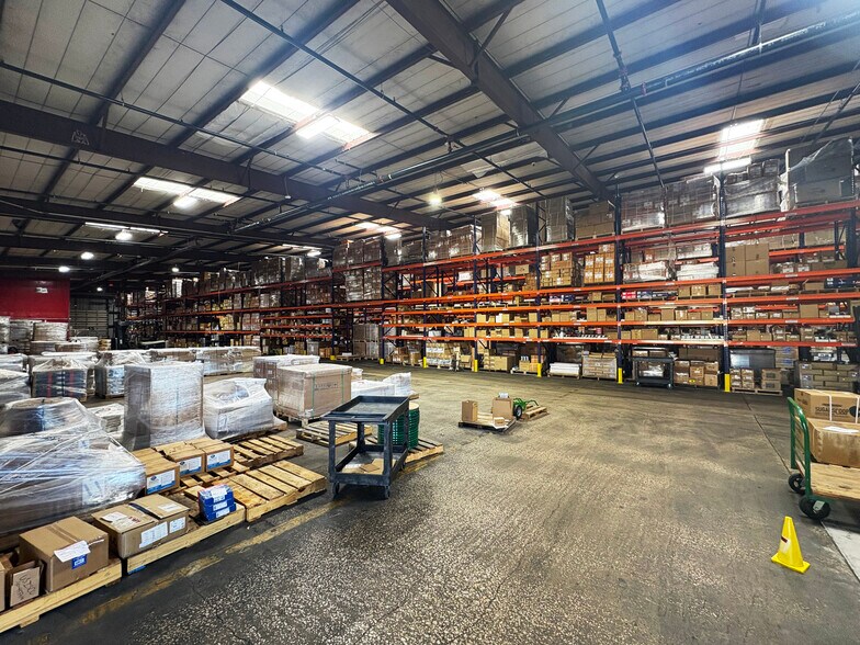 More Photos Of 5800 Surrey Square St, Houston Distribution For Lease