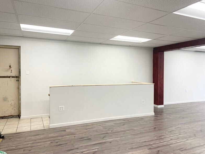 More Photos Of 929 N 5th Ave, Kankakee Storefront Retail Office For Sale