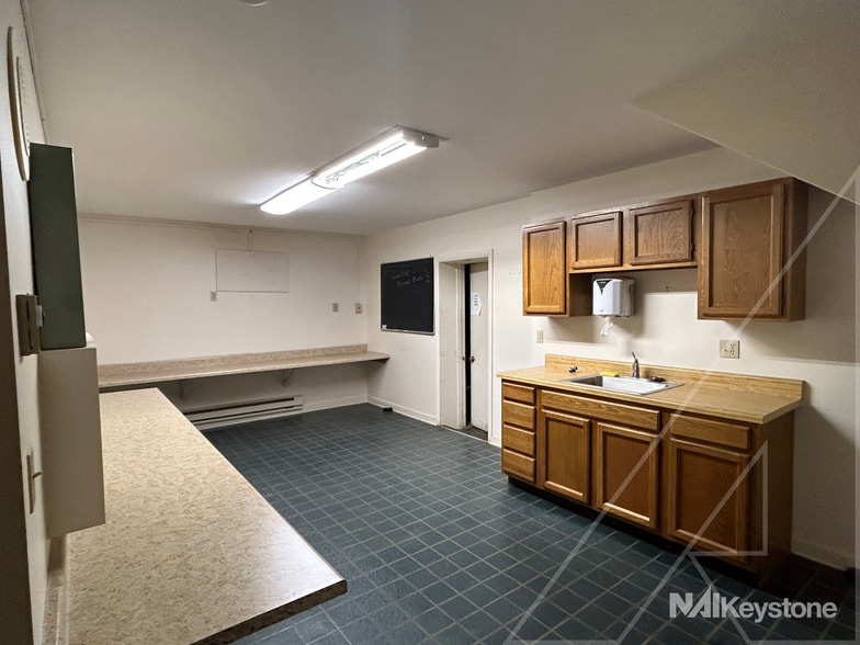 More Photos Of 1009 Brooke Blvd, Reading Auto Repair For Sale