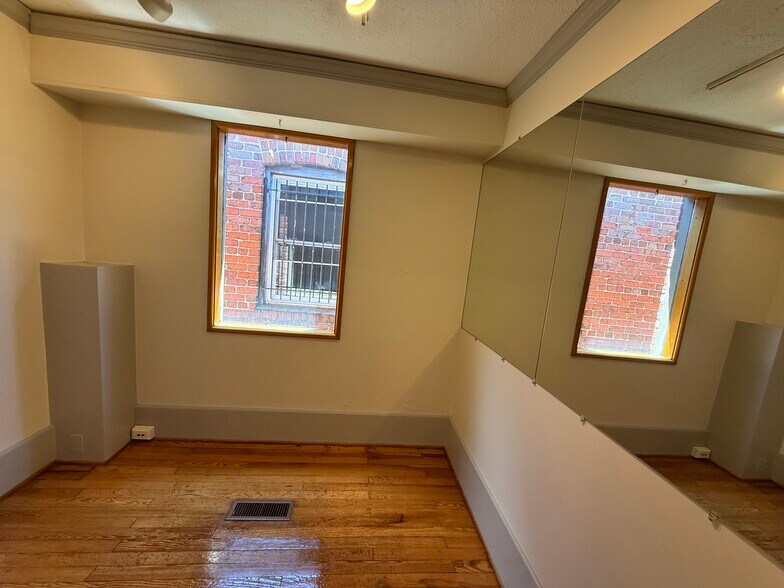 More Photos Of 3447 W Cary St, Richmond Office For Lease