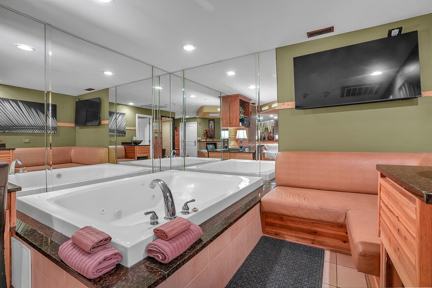 More Photos Of 16W621 S Frontage Rd, Willowbrook Hotel For Sale