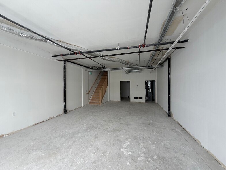 More Photos Of 220 Dissette St, Bradford West Gwillimbury Apartments For Lease