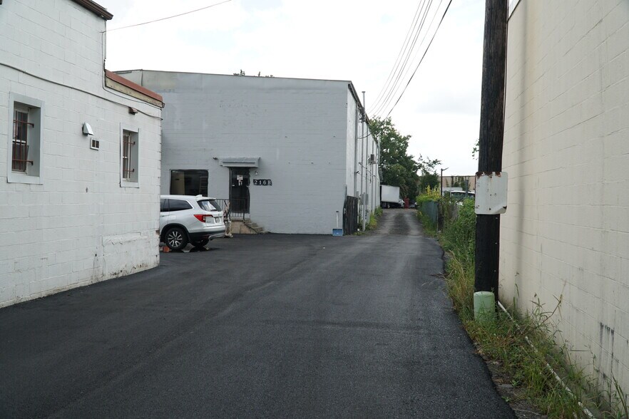 More Photos Of 216 W Hampton Ave, Capitol Heights Light Distribution For Sale