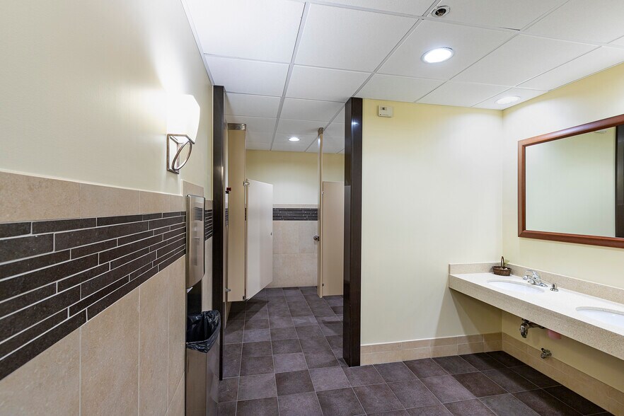 More Photos Of 3 Centennial Dr, Peabody Office For Lease