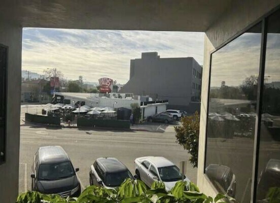 More Photos Of 4425 W Riverside Dr, Burbank Office For Lease