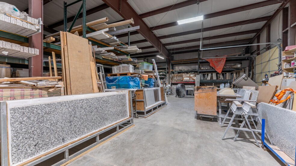 More Photos Of 19850 Houston Rd, Lebanon Showroom For Sale