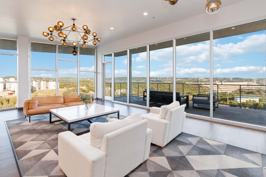 More Photos Of 4229 Highway 620 N, Austin Flex For Lease