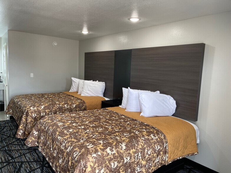 More Photos Of 531 Marshall St, Cameron Hotel For Sale