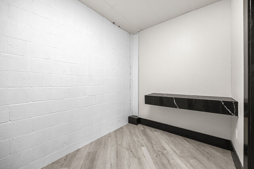 More Photos Of 8777 S Gessner Dr, Houston Freestanding For Lease