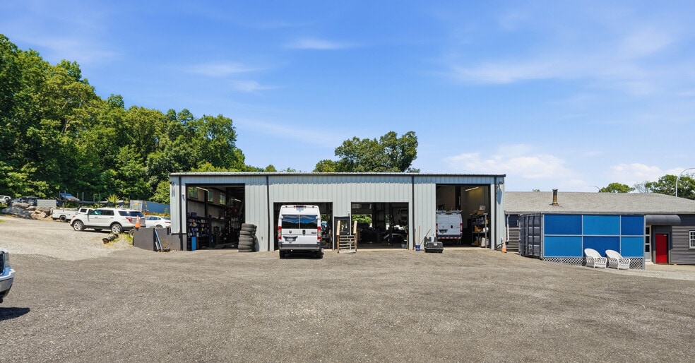 More Photos Of 1097 Eddie Dowling Hwy, North Smithfield Service Station For Sale