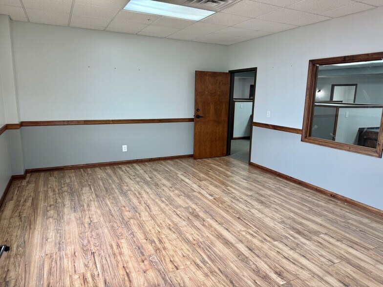 More Photos Of 641 Lincoln Way W, Massillon Showroom For Lease