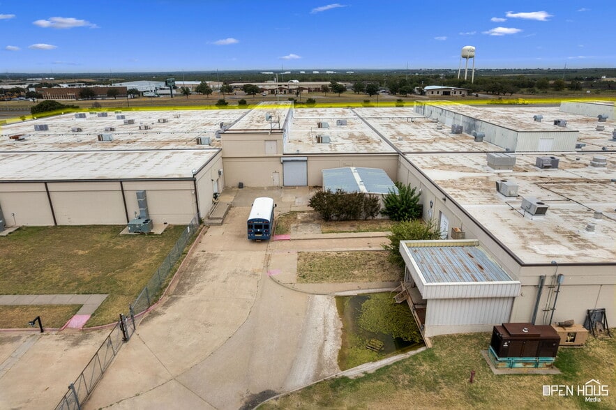 More Photos Of 2813 Central Fwy E, Wichita Falls Industrial For Sale