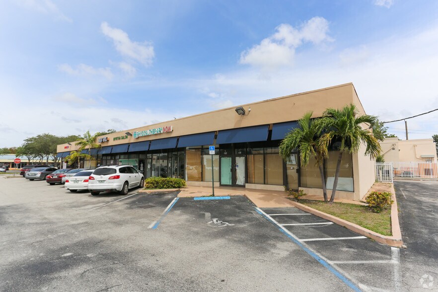 More Photos Of 357-379 NE 167th St, Miami Storefront For Lease
