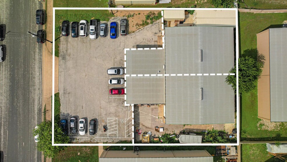 More Photos Of 2411 Patterson Industrial Dr, Pflugerville Warehouse For Lease