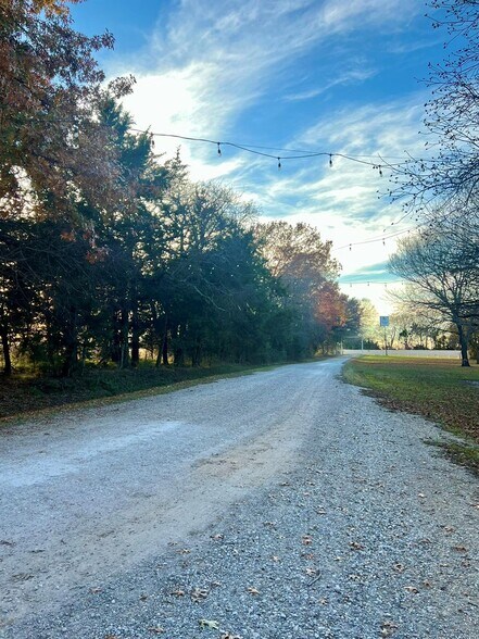 More Photos Of 6869 State 121 hwy, Bonham Specialty For Sale