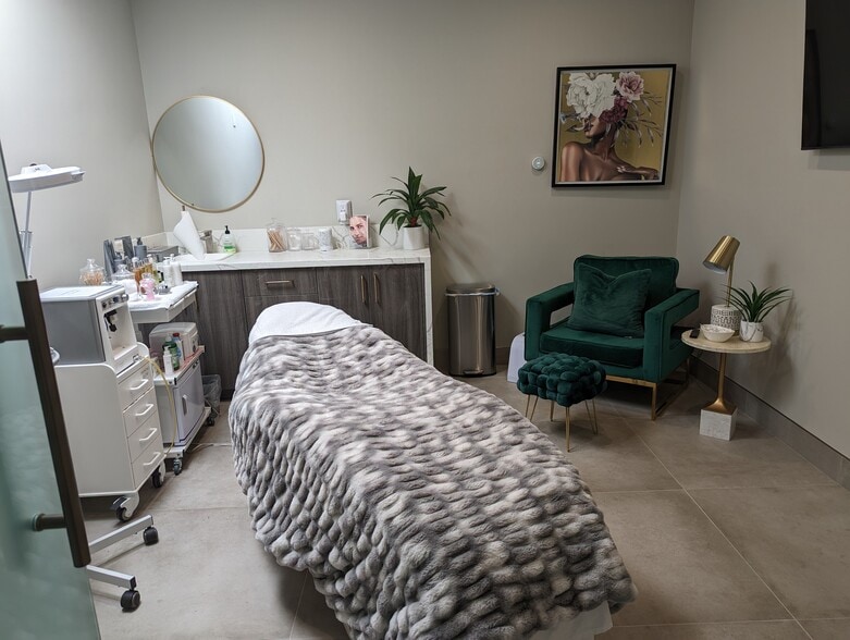 More Photos Of 3028-3034 E Coast Hwy, Corona Del Mar Storefront For Lease