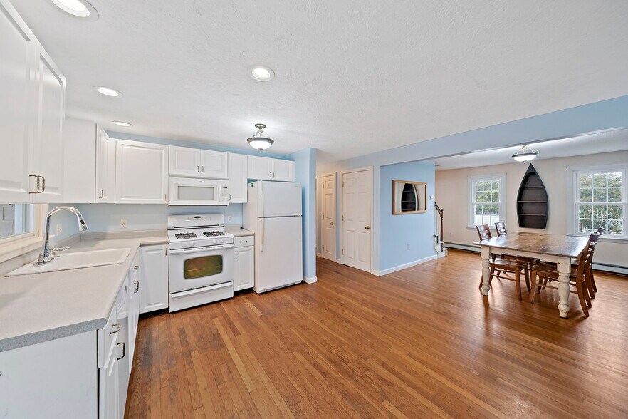 More Photos Of 1221 Ocean St, Marshfield Flex For Sale