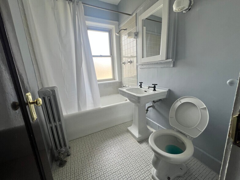 More Photos Of 8439 S Blackstone Ave, Chicago Apartments For Sale