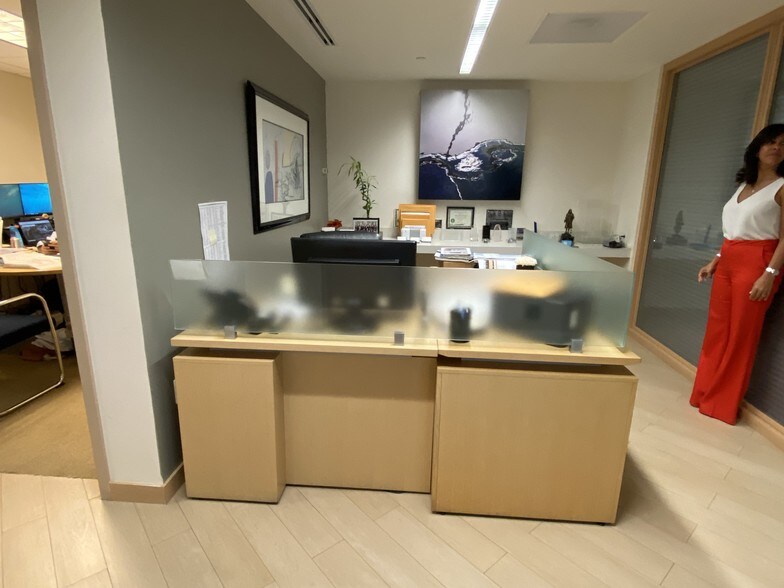 More Photos Of 2665 S Bayshore Dr, Coconut Grove Office For Lease