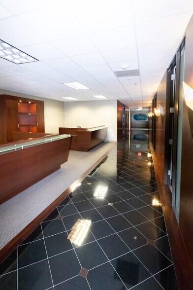 More Photos Of 10260 Westheimer Rd, Houston Office For Sale